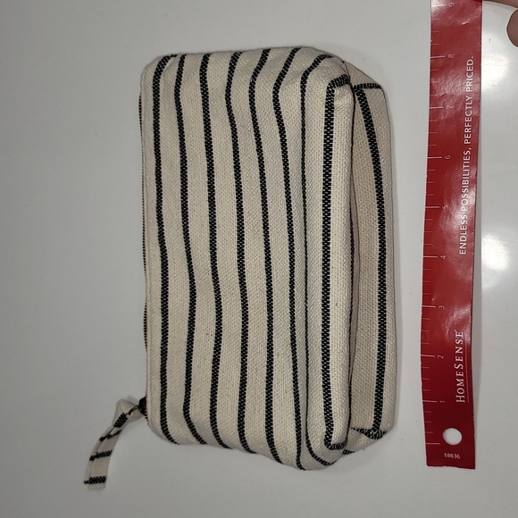Makeup Bag / Toiletries Pouch - Picture 7 of 9
